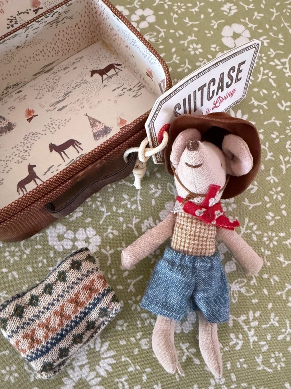 Retired Maileg Cowboy in a Suitcase Little Brother Mouse in New Condition - Picture 2 of 11